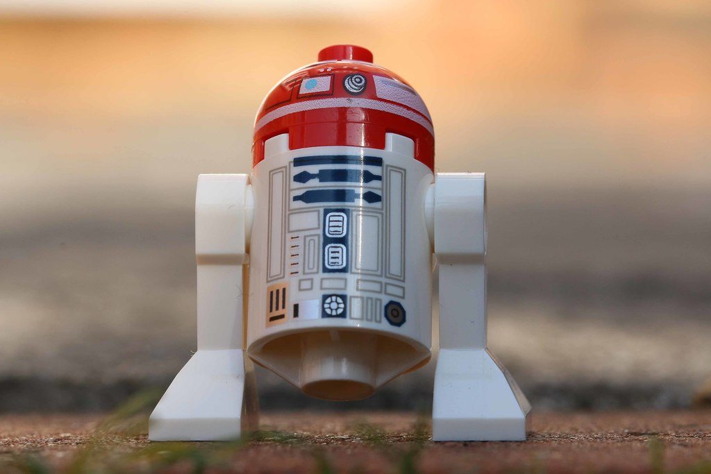 Lego R3T2 Droid