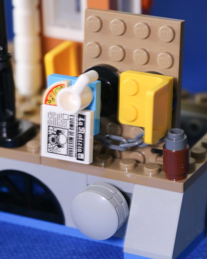 Lego-Cafe-Explosion